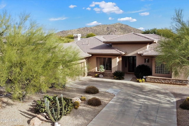 view of front of house featuring a mountain view