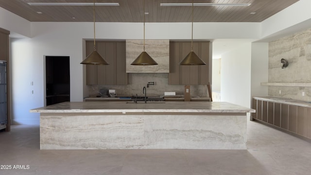 4644 E Indian Bend Rd, Paradise Valley, AZ 85253 - kitchen featuring a sink, decorative backsplash, modern cabinets, a spacious island, and wooden ceiling