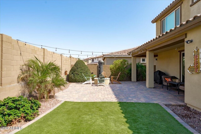 view of yard featuring a patio