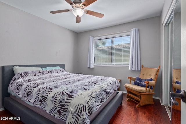 bedroom featuring dark hardwood / wood-style flooring, ceiling fan, and a closet