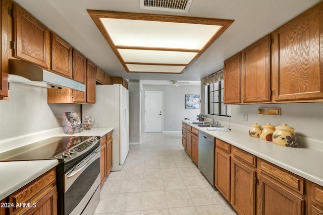 kitchen featuring sink, light tile patterned flooring, stainless steel appliances, and ceiling fan