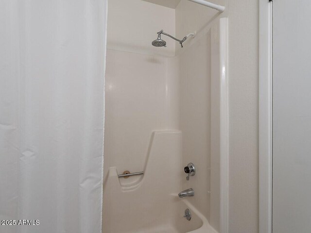 5817 S Siesta Ln, Tempe, AZ 85283 - full bath featuring shower / bath combo