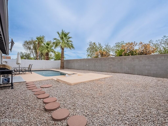5817 S Siesta Ln, Tempe, AZ 85283 - fenced backyard with a patio