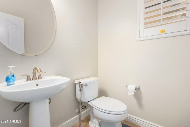 bathroom featuring toilet and sink