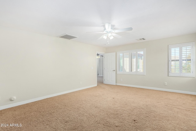 carpeted empty room featuring ceiling fan