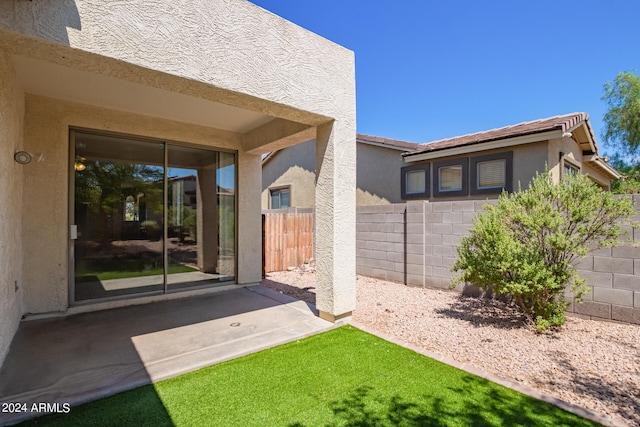 view of yard with a patio