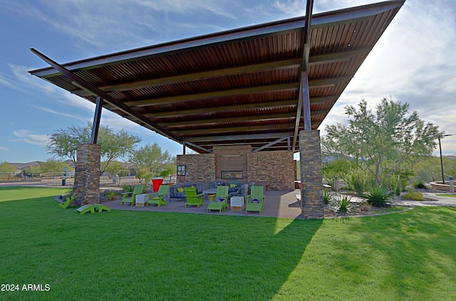 view of yard featuring a patio area