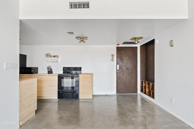 kitchen featuring visible vents, black appliances, and finished concrete floors