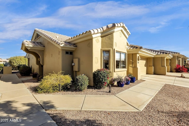 view of front facade featuring a garage