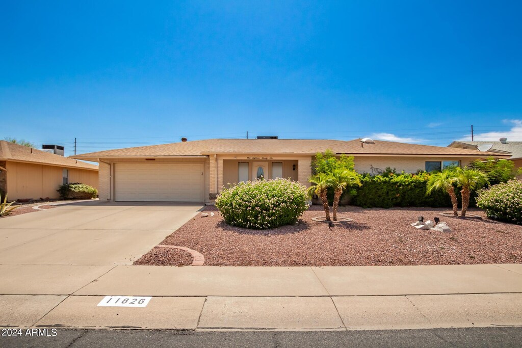 single story home featuring a garage