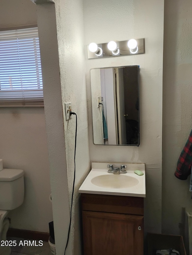 102 N Verdugo Pl, Mammoth, AZ 85618 - bathroom featuring vanity and toilet