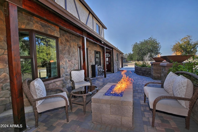 view of patio with an outdoor fire pit