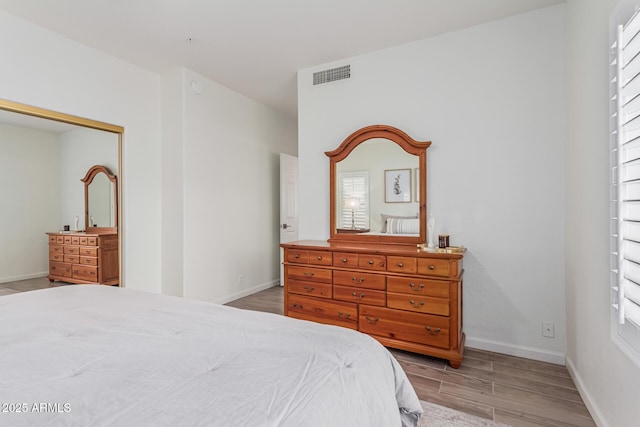 9253 N Firebrick Dr Unit 117, Fountain Hills, AZ 85268 - bedroom with a closet, light wood-style floors, visible vents, and baseboards