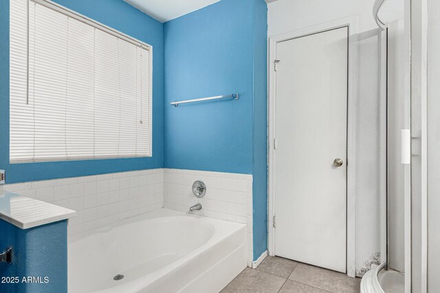 510 W Amoroso Dr, Gilbert, AZ 85233 - full bath featuring tile patterned floors and a bath