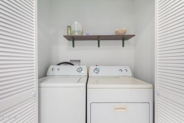 washroom with laundry area and independent washer and dryer