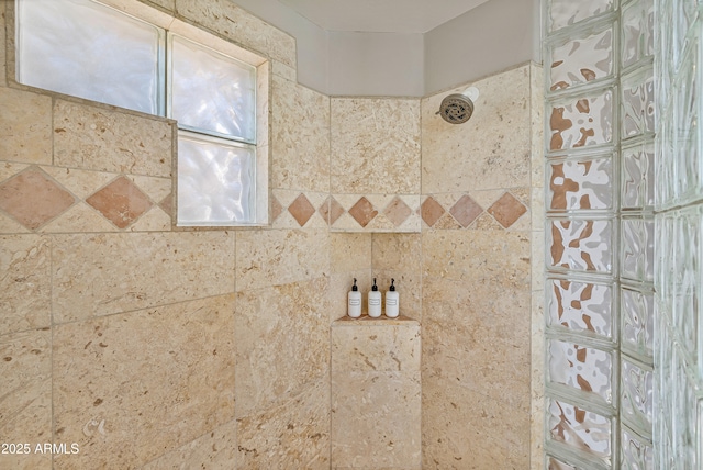 bathroom featuring a tile shower