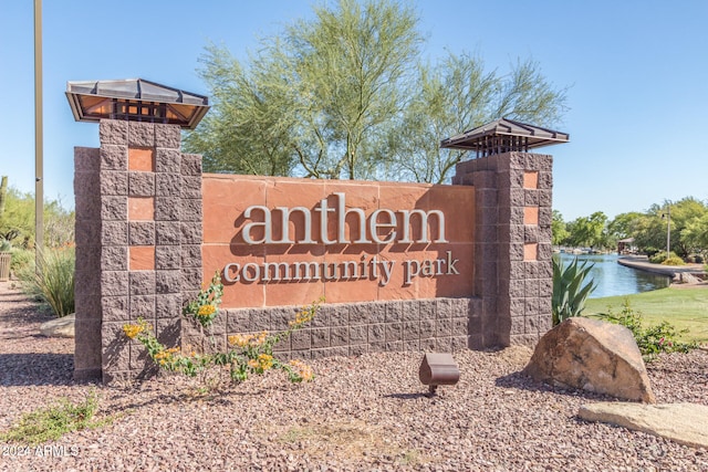 community sign featuring a water view