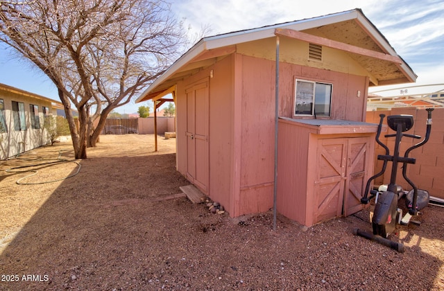 view of outdoor structure featuring a fenced backyard and an outdoor structure