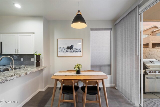 dining area with baseboards and recessed lighting