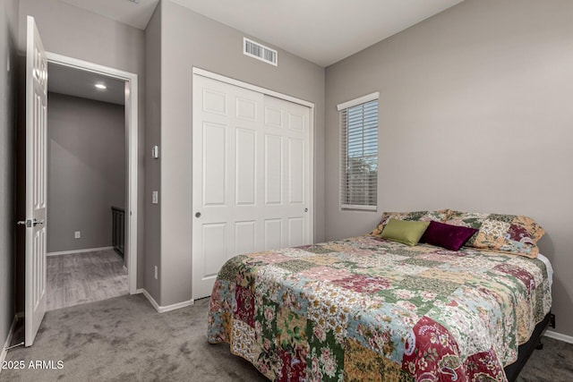 bedroom featuring carpet floors and a closet