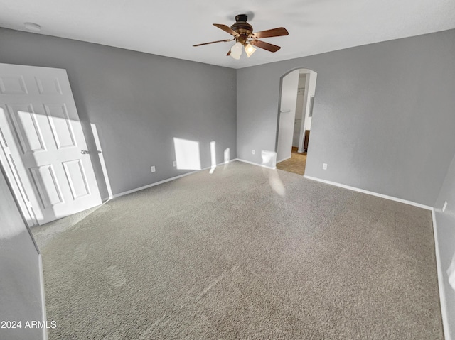 empty room with ceiling fan