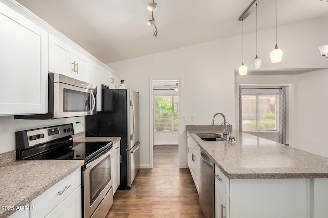 6621 S Coral Gable Dr, Chandler, AZ 85249 - kitchen with appliances with stainless steel finishes, a sink, dark wood finished floors, white cabinetry, and a peninsula