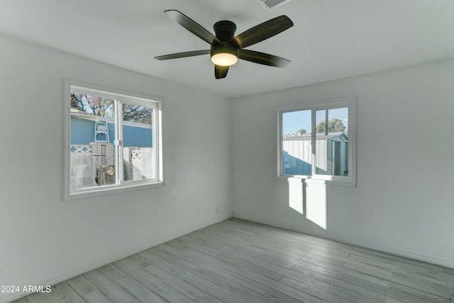 empty room featuring light wood-type flooring and ceiling fan