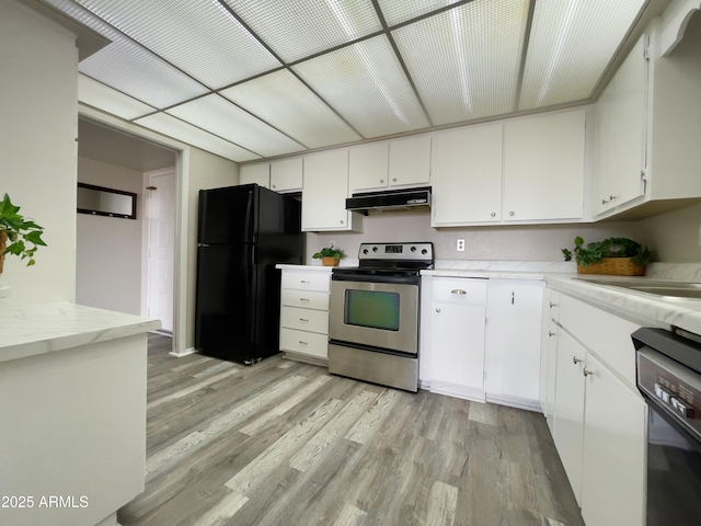 425 S Parkcrest Unit 323, Mesa, AZ 85206 - kitchen with black appliances, under cabinet range hood, light wood-style flooring, and white cabinets