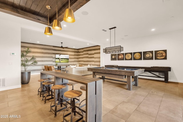 kitchen with recessed lighting, decorative light fixtures, visible vents, and baseboards