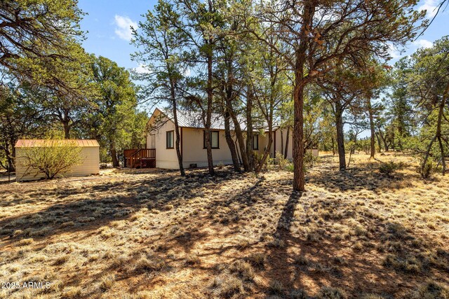 view of yard featuring a storage unit and an outdoor structure