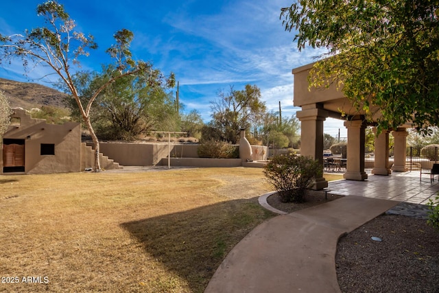 view of yard featuring a patio