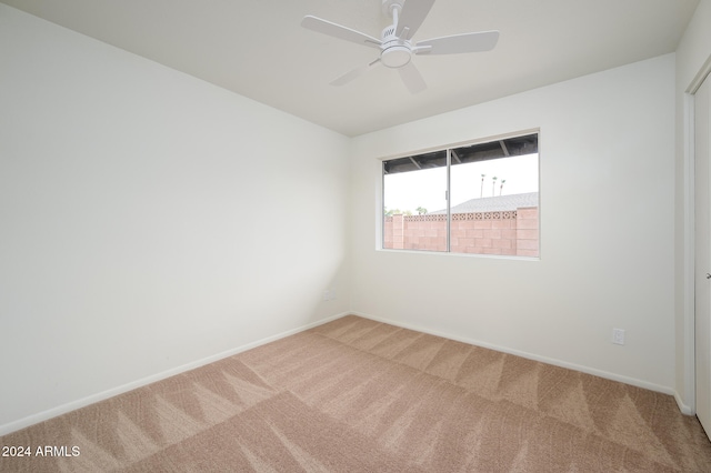 carpeted empty room featuring ceiling fan