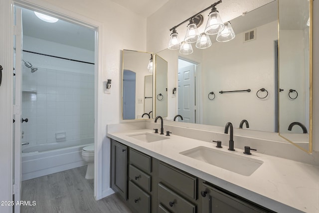 6885 E Cochise Rd Unit 219, Paradise Valley, AZ 85253 - full bath featuring double vanity, wood finished floors, and shower / bathtub combination