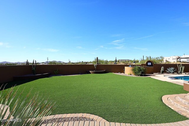 view of yard with a fenced in pool