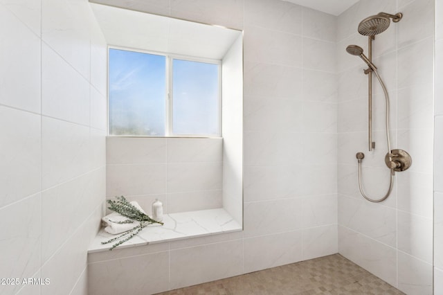 bathroom featuring a tile shower