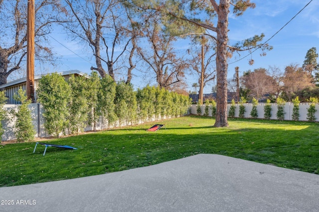 view of yard featuring a water view