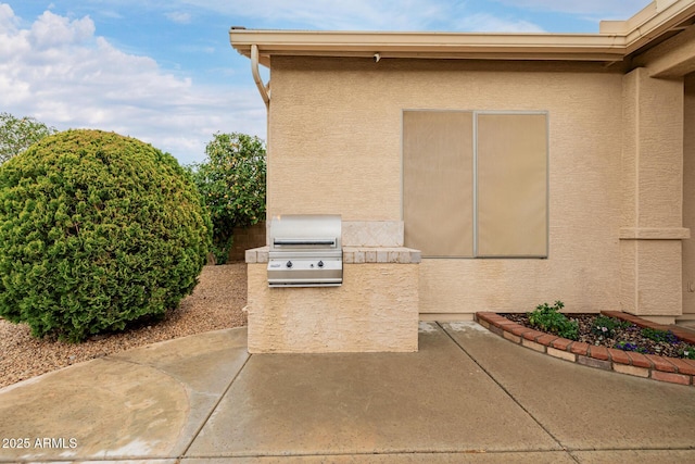 view of patio / terrace with an outdoor kitchen and grilling area