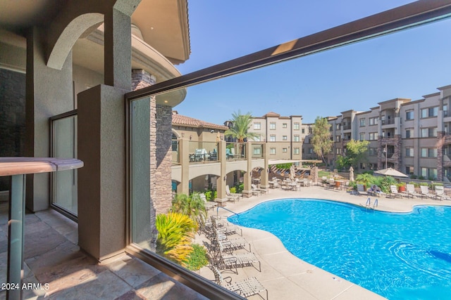 view of swimming pool featuring a patio