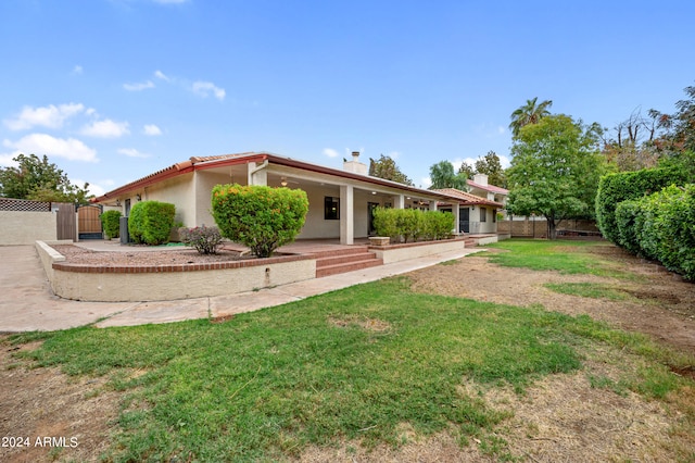 view of front facade with a front yard