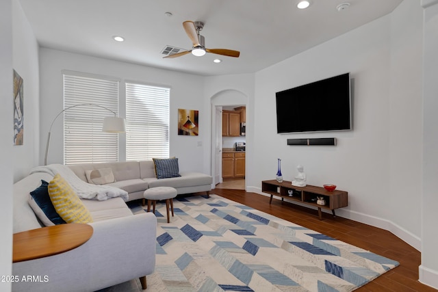 living area featuring baseboards, light wood-style flooring, a ceiling fan, and recessed lighting