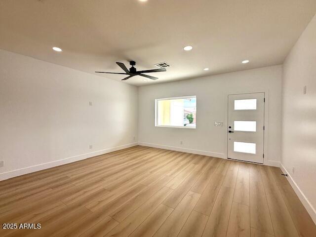 foyer with visible vents, a ceiling fan, recessed lighting, light wood-style floors, and baseboards