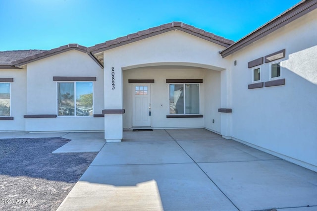 entrance to property with a patio