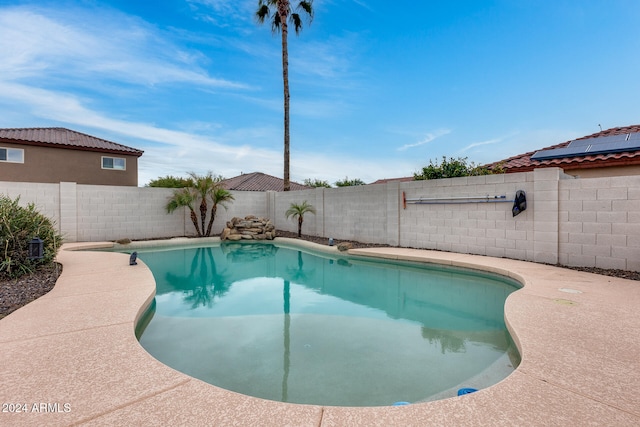 view of swimming pool