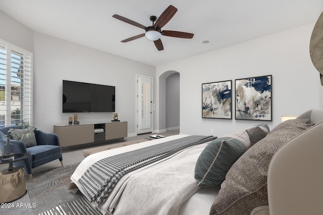 bedroom featuring ceiling fan