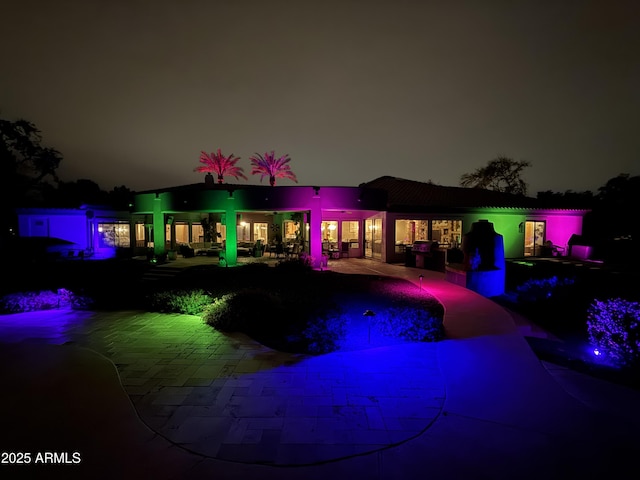 690 E Seattle Slew Ln, Gilbert, AZ 85296 - pool at twilight with an outdoor pool, a patio, and an in-ground hot tub