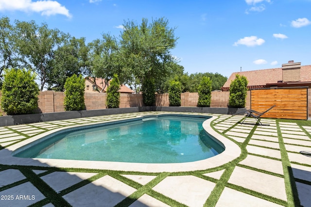 view of swimming pool