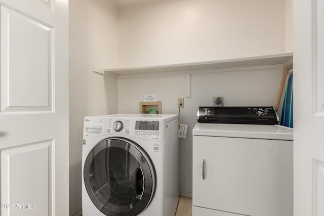 washroom with laundry area and washer and clothes dryer