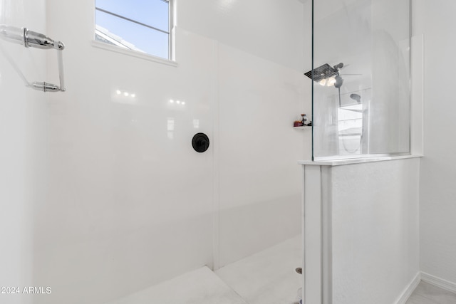 bathroom featuring a tile shower