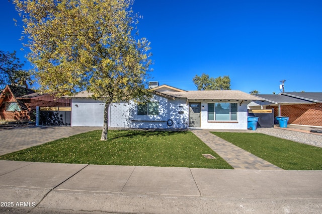 single story home featuring a front yard