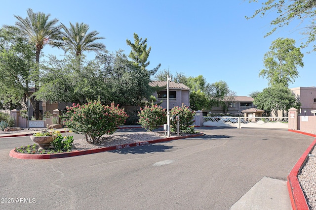 15225 N 100th St Unit 1185, Scottsdale, AZ 85260 - view of front of house featuring a gate
